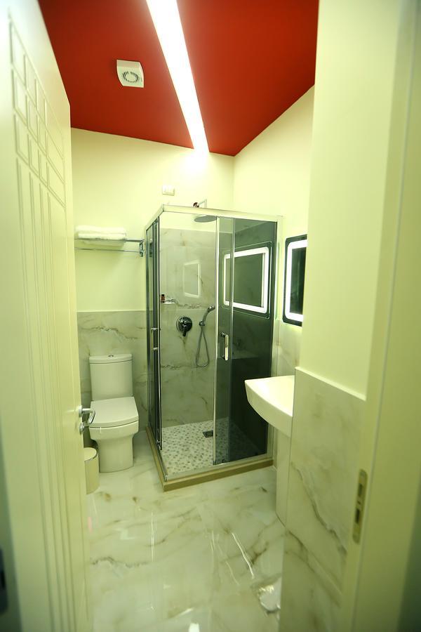 Vllaznia Hotel 3*